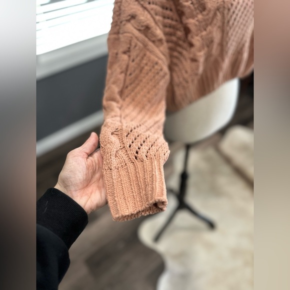 Urban Outfitters Sweater Women’s Small Brown Cable Knit Cropped Long Sleeve - Picture 3 of 7